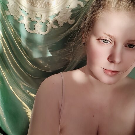 Otterthotcos star naked gallery