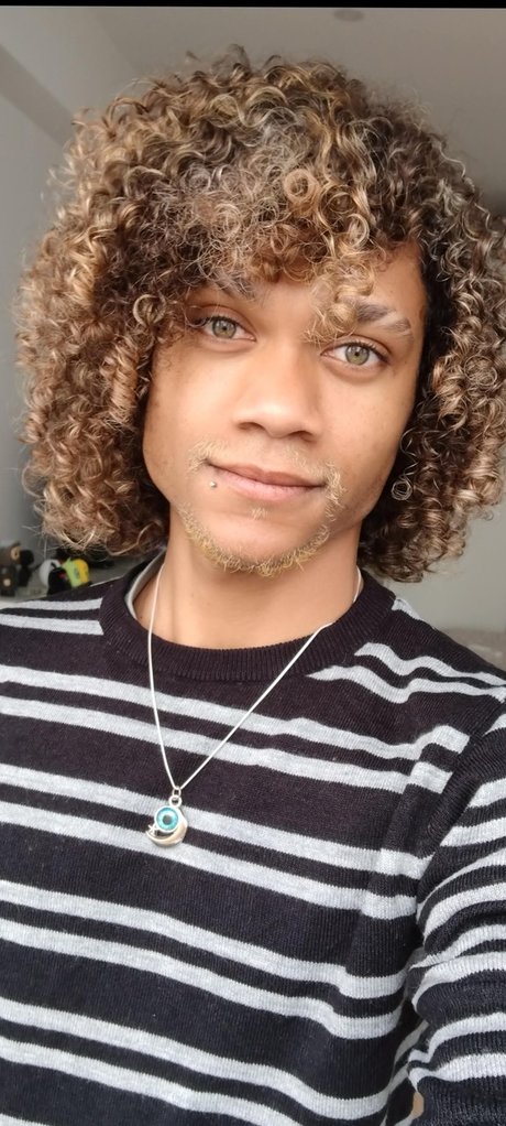 Nycola Marttim model adult pic