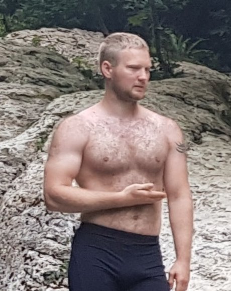 _Adam Feral_ star art photos