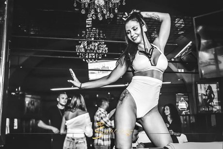 Alicia Bonita star art image