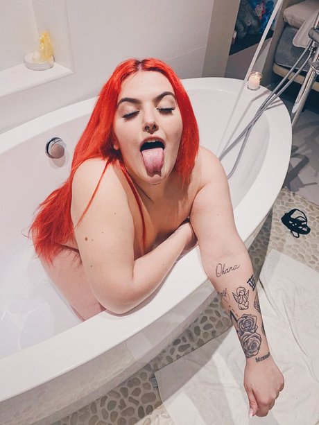 Akka booty beautiful model photos