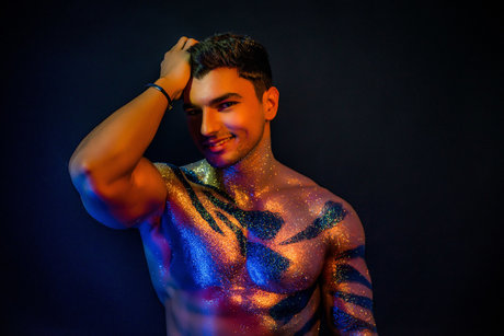 Alec Thomson star top galleries