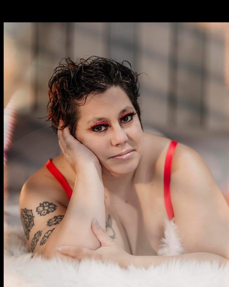 OregonSharedWifeFree model high quality photos