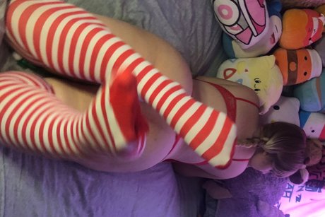 Ally Wednesday art model photos