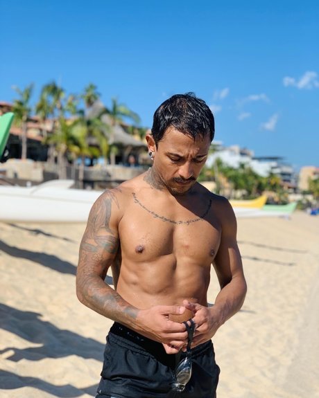 AkikunXXX model pornographic images