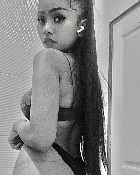 Vichunee s pornstar image