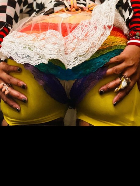 Patchez Clownz naked model pics