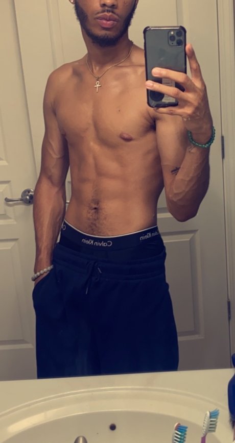 007papi erotic actress photo