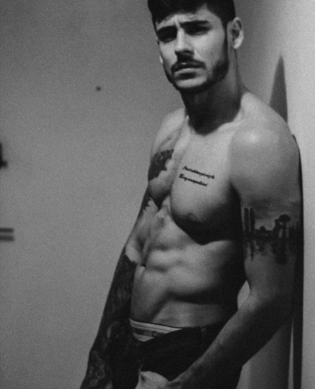 Lobo_ adult model pic