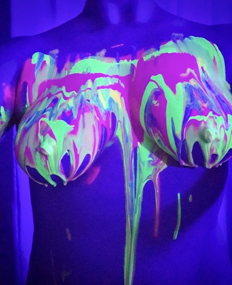 Art in the Nude star exclusive picture