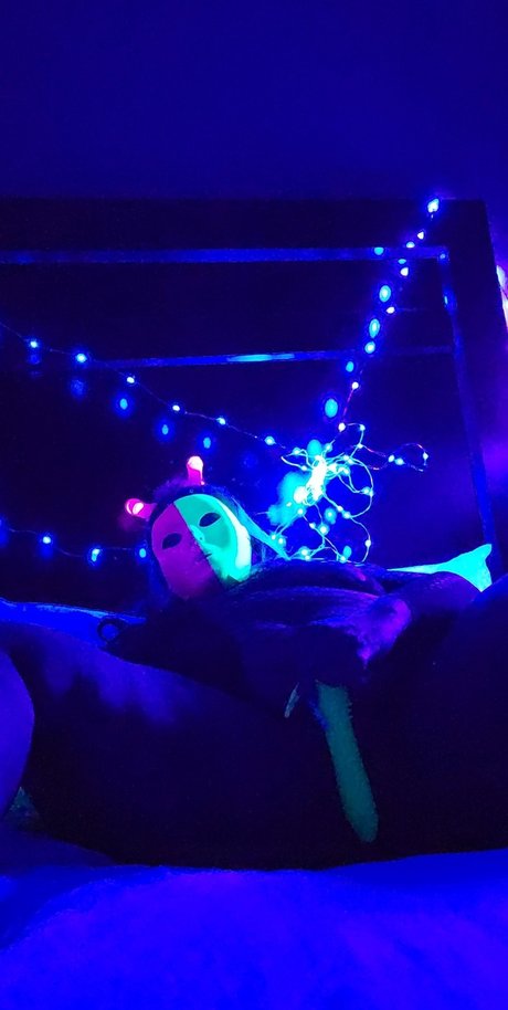 Pearl Mystery Girl sexy actress images