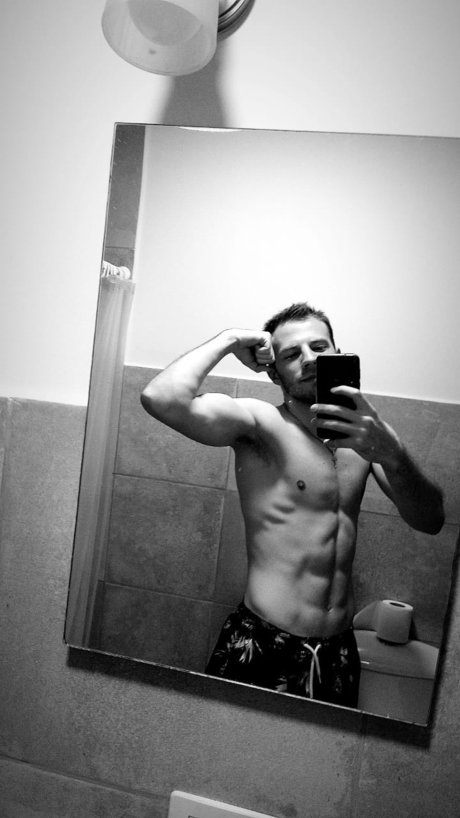 Luciano Oieni pretty model photos