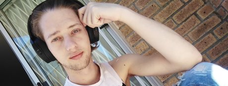 B4KG4T nude model pic