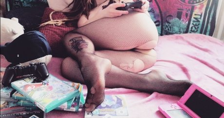 pink paranoia_ model pretty gallery