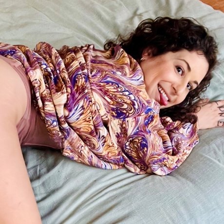 Annie Altman nude star photos