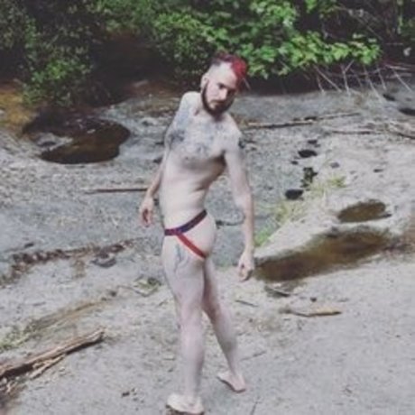 Hawkeiros hot pornstar pic