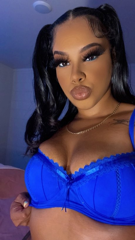 Cinn naked star galleries