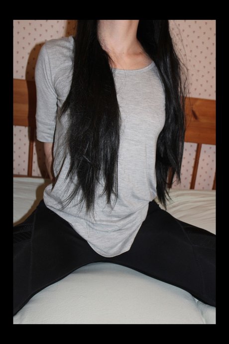 petitesara model xxx pics