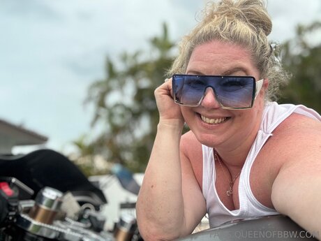 _Goon Goddess Domme BBW nude model gallery