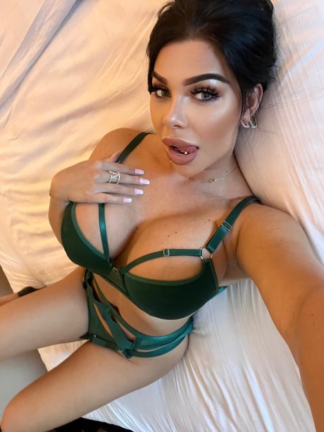 _Platinum Cindy_ perfect actress image