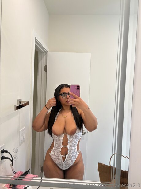 PrettyFaceSzn Naomi Nash best model pics