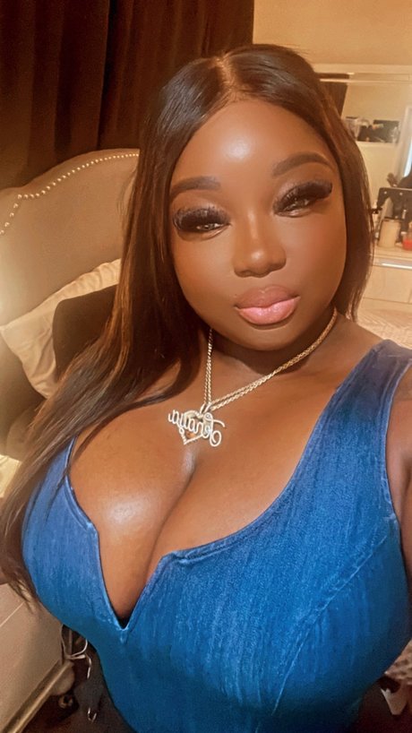 ___thirtyone_ pornstar top photo