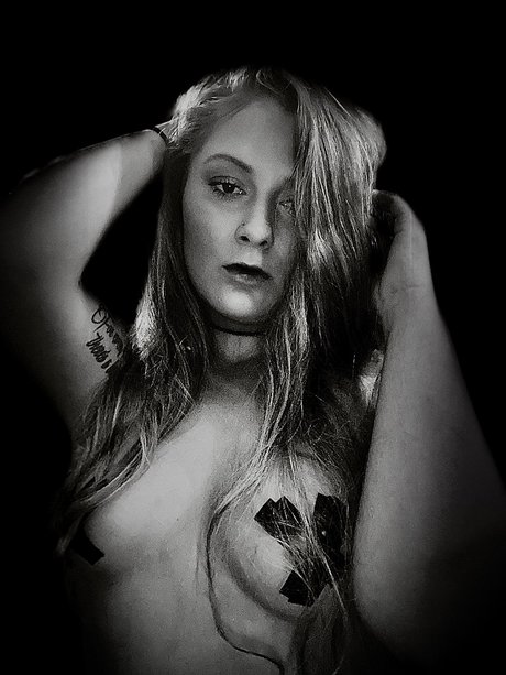 Christina Brooker hd star img