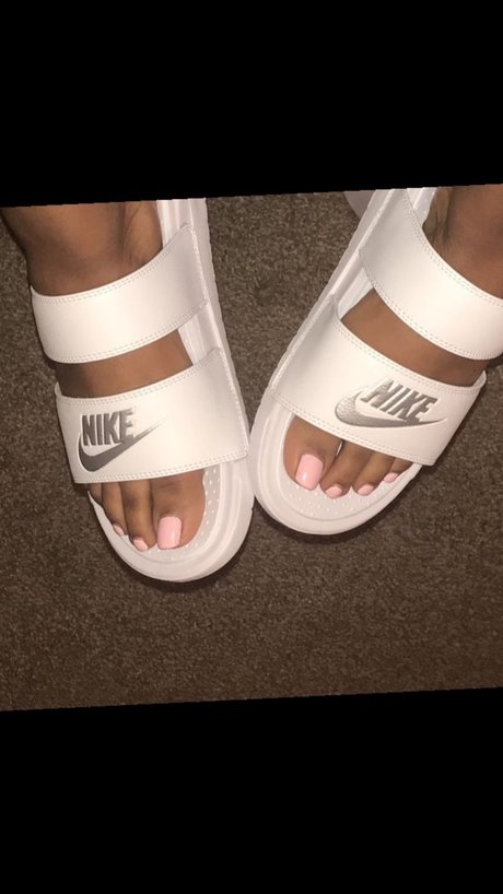 Ms PrettiFeet xxx pornstar pic