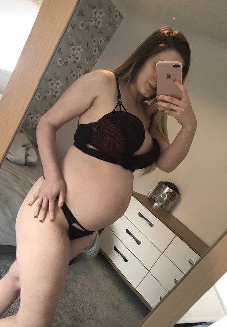 Pregnant Sexy Holly pornstar sexy img