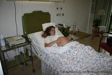 Emily your pregnant neighbor_ star sexy pictures