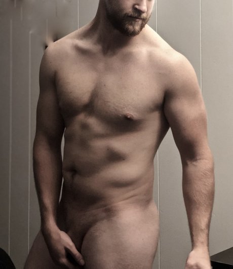 Praisethebooty model nudes pic