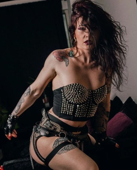 Bella Blak model adult pic