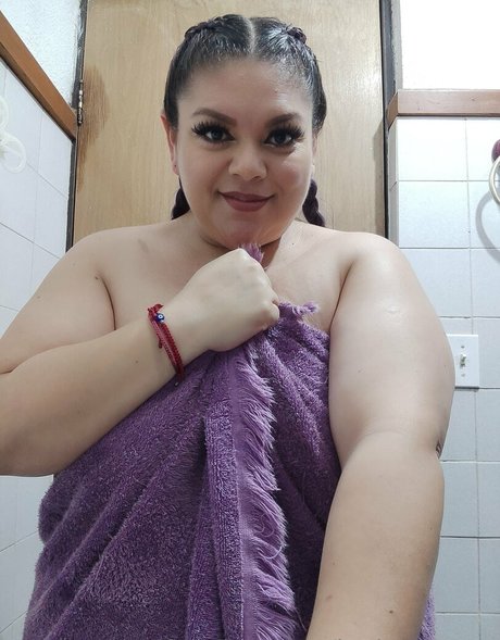 hotjuicycurvy star high quality image