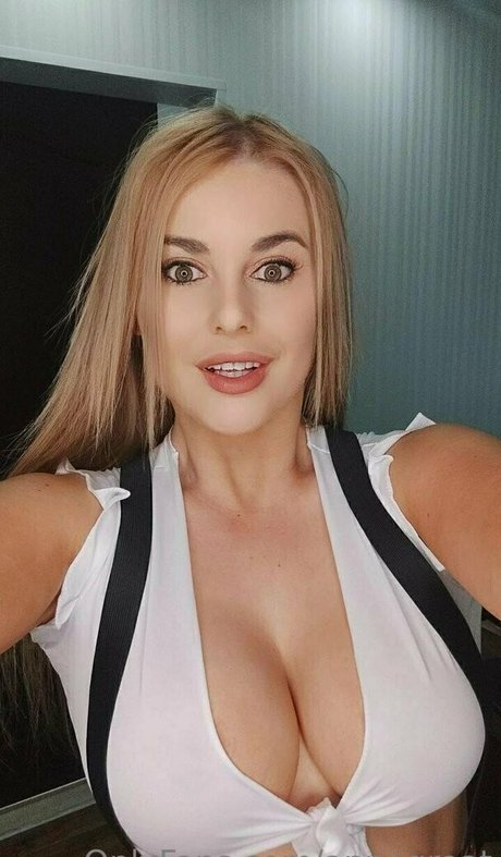 annagreat art actress pic