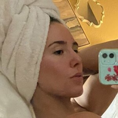 kikiwaters beautiful pornstar img