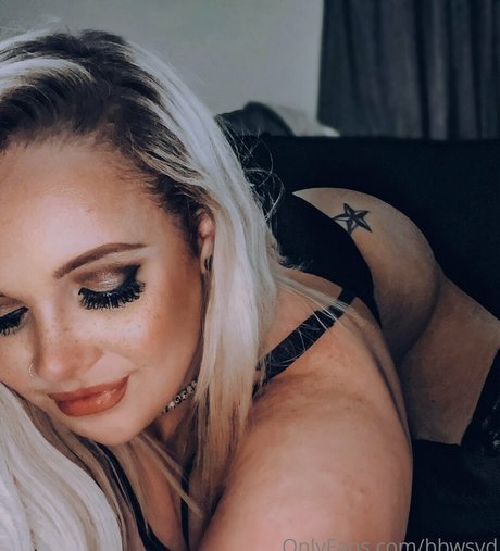 bbwsyd model naked pictures