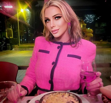 Gabriela Lori pretty model images