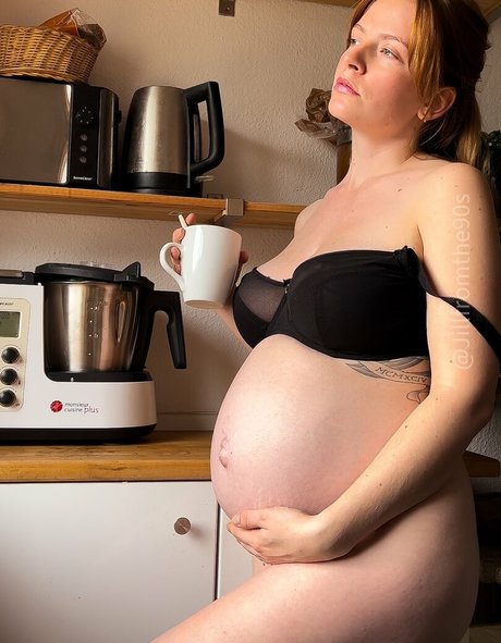 hooters onlyfans top pic