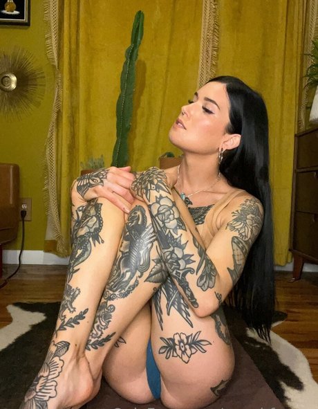 Peechfuzzzz nudes model image