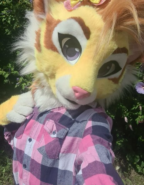 thatyellowkitty sexy model gallery