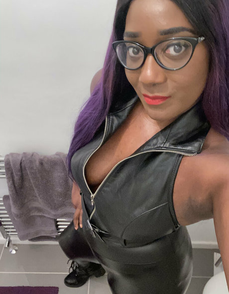 mslorraineldn top model pics