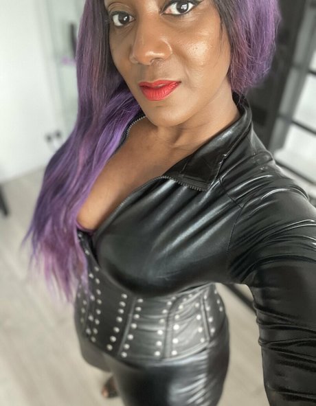 mslorraineldn star exclusive picture