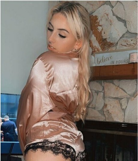 naughty reneee sex model img