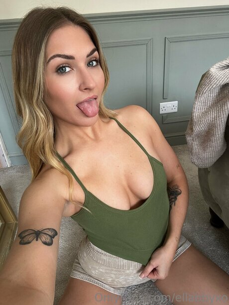 ellabbyxo nude pornstar archive