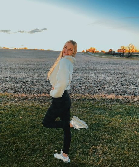 Anya Marie star sex photo