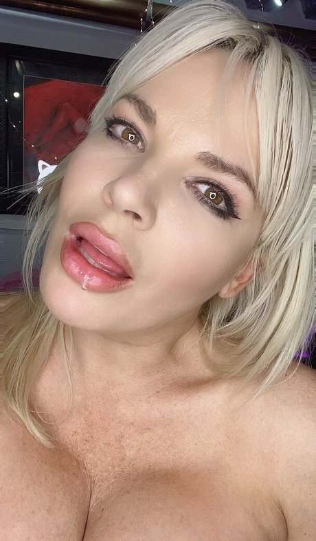 danadearmondfree nude model pictures