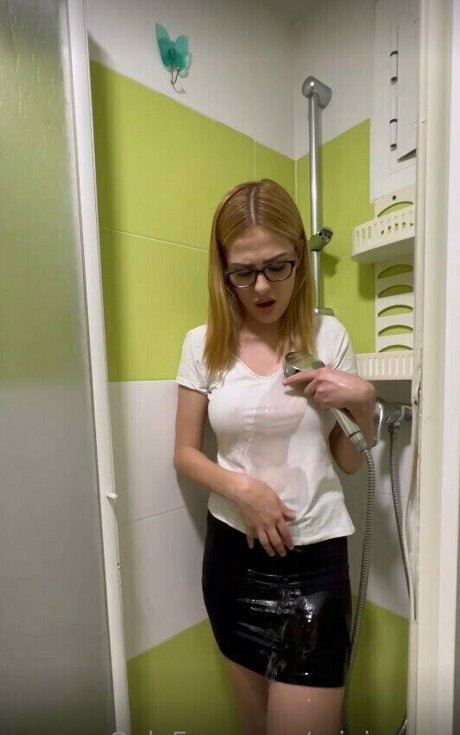 minivamp nude actress pics