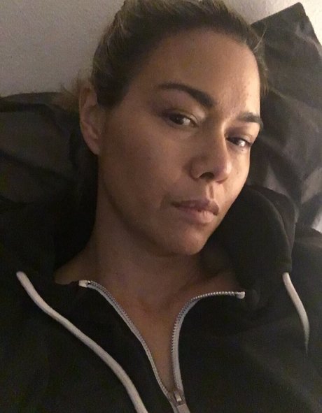 thedanavespoli art model img