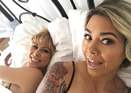 thedanavespoli naked star photo