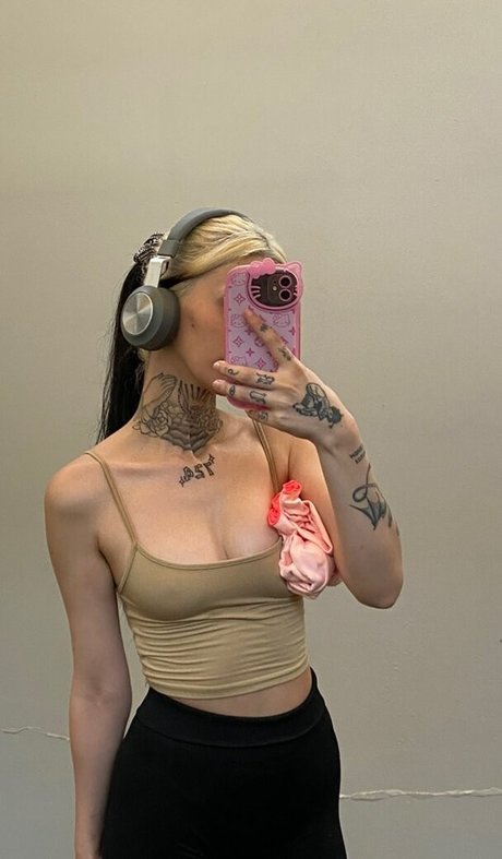 Akasi ASMR model pretty pic